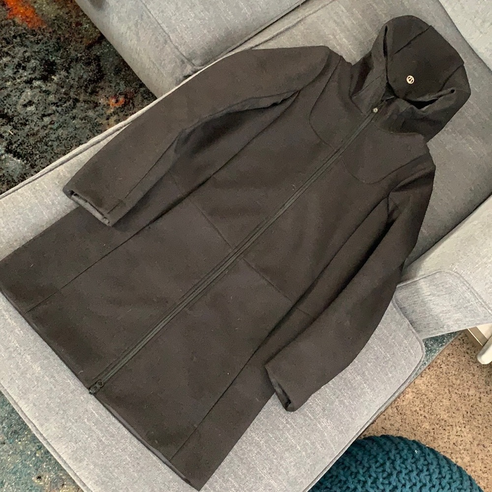 Lululemon Athletica soft shell, water resistant, coat. Size 6.